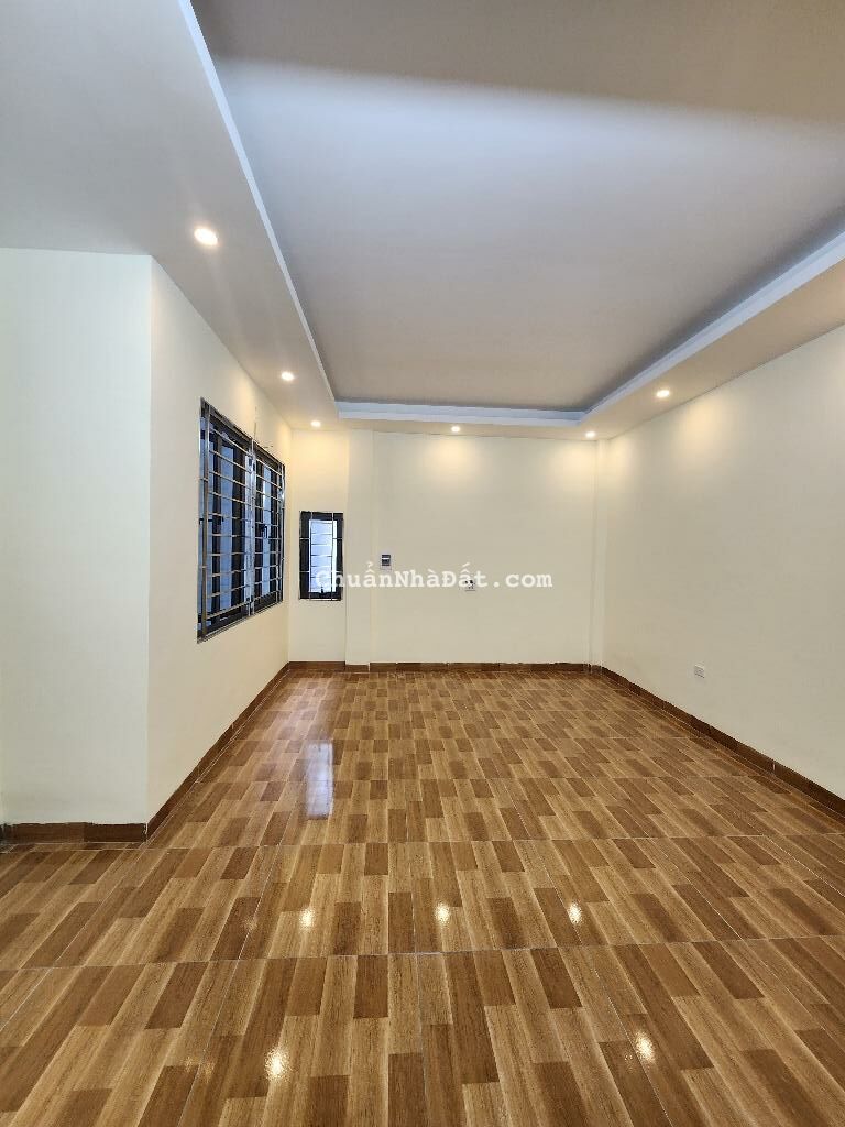 Bán nhà Thanh Lân, Hoàng Mai 40m2x5 tầng, mt 4m, gần phố - an sinh đỉnh 4.95 tỷ.