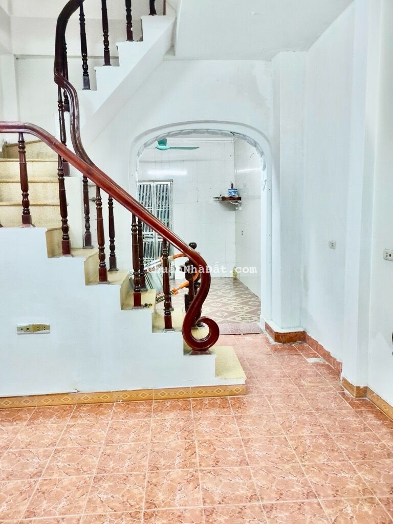 Bán nhà Ngọc Hồi, Hoàng Mai, nhà đẹp – ngõ thông, 40m2x3 tầng, mặt tiền 3.8m, 4.5 tỷ.
