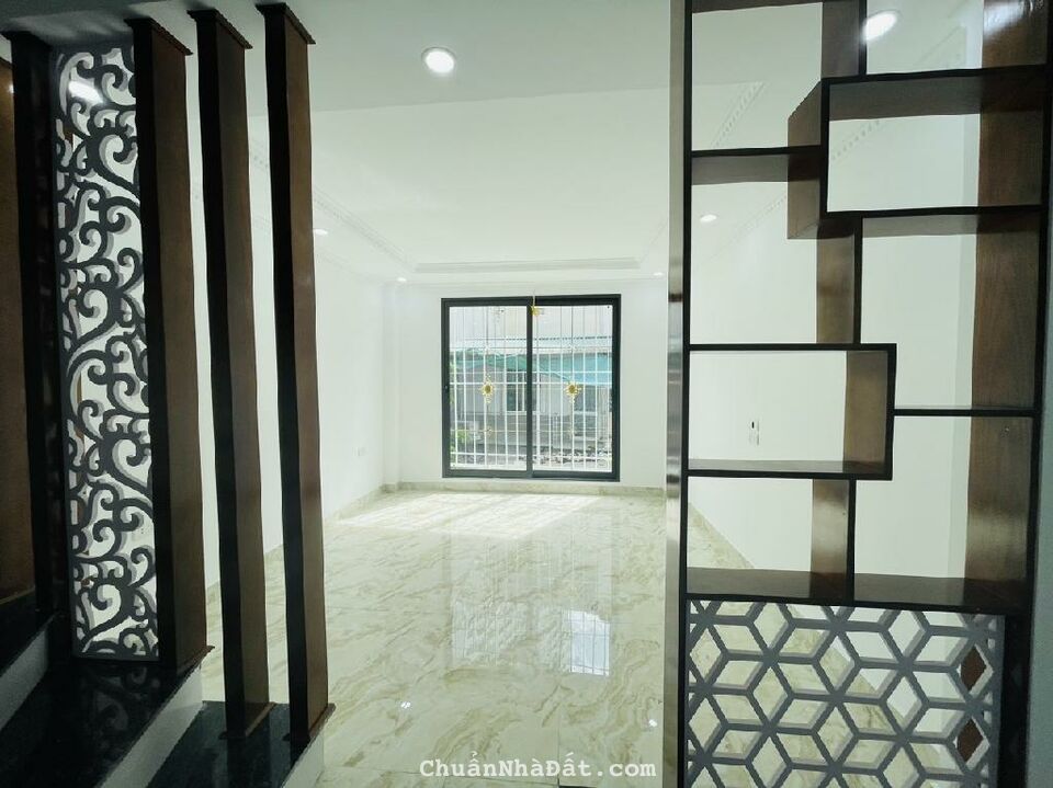 Bán nhà Ngọc Hồi, Hoàng Mai 50m2x5 tầng, gần phố - sân rộng, 6.5 tỷ.