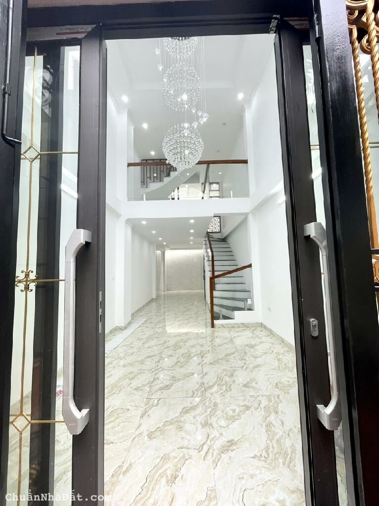 Bán nhà Ngọc Hồi, Hoàng Mai 50m2x5 tầng, gần phố - sân rộng, 6.5 tỷ.