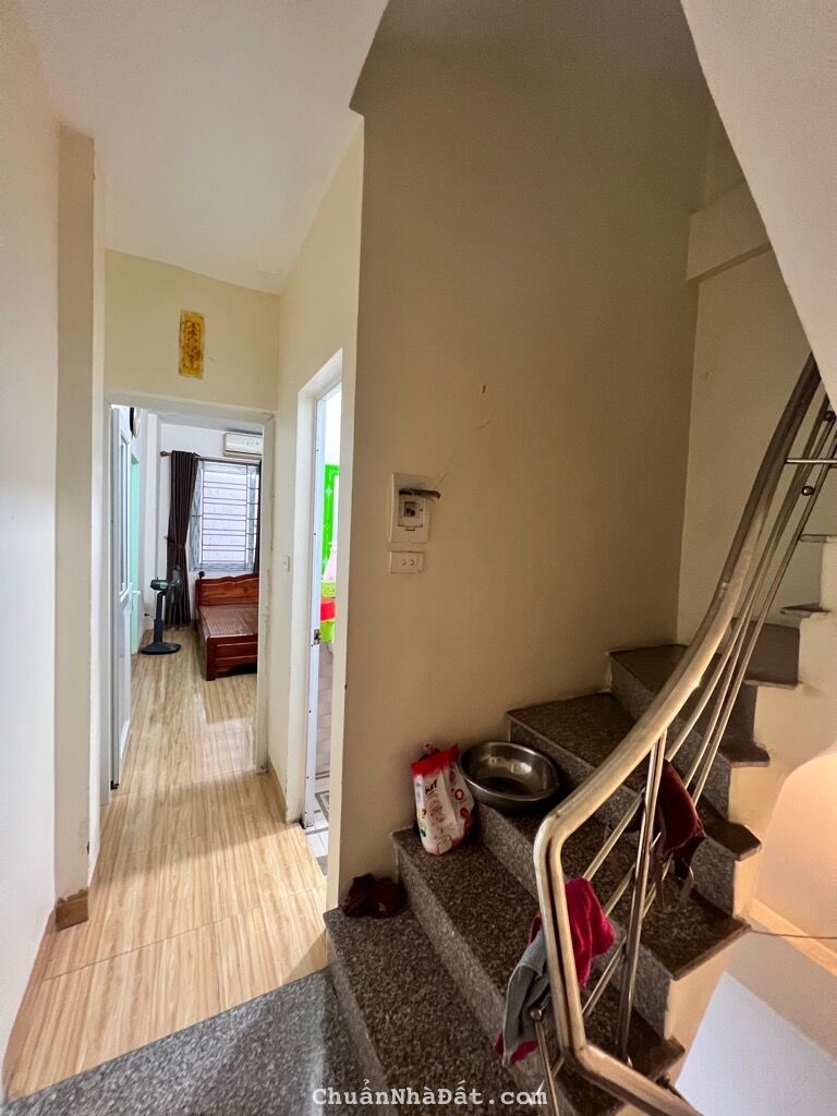 Bán nhà Đông Thiên, Hoàng Mai 42m2x4 tầng, mặt tiền 5.7m, ngõ thông rộng 5.4 tỷ. Bán nhà Đông Thiên, Hoàng Mai 42m2x4 tầng, mặt tiền 5.7m, ngõ thông rộng 5.4 tỷ.