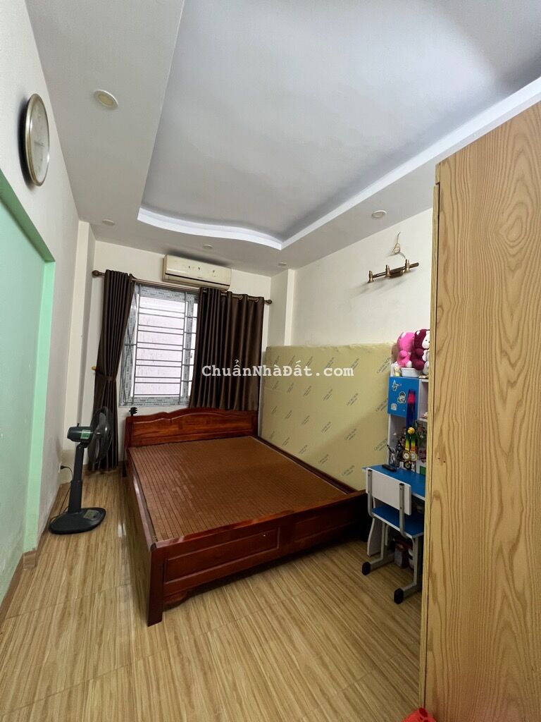 Bán nhà Đông Thiên, Hoàng Mai 42m2x4 tầng, mặt tiền 5.7m, ngõ thông rộng 5.4 tỷ. Bán nhà Đông Thiên, Hoàng Mai 42m2x4 tầng, mặt tiền 5.7m, ngõ thông rộng 5.4 tỷ.