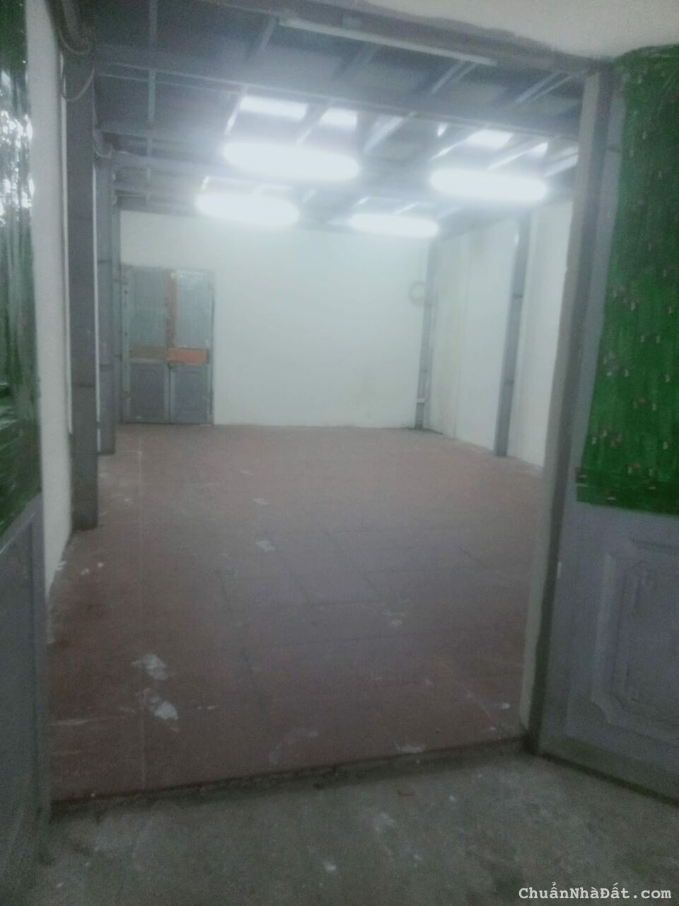 Cho thuê kho tại Nguyễn Xiển, bàn giao luôn