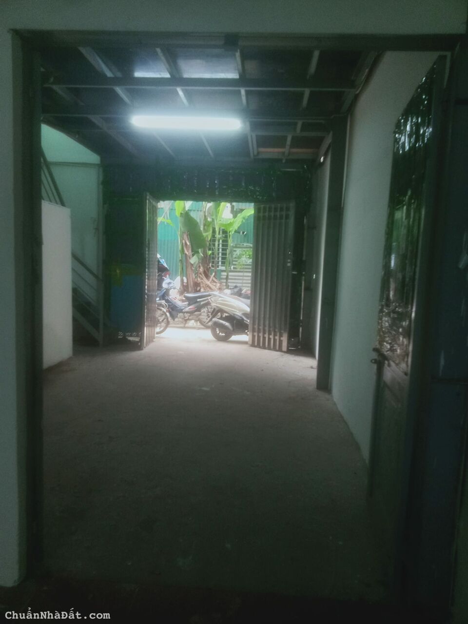 Cho thuê kho tại Nguyễn Xiển, bàn giao luôn