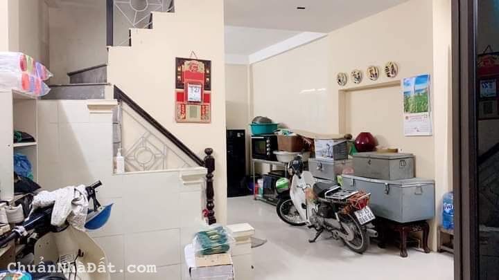 B.á.n đất tặng nhà phố Trần Thái Tông, Cầu Giấy, nhà khung cột chắc chắn, 45m2, 4 tầng, 5.5 tỷ