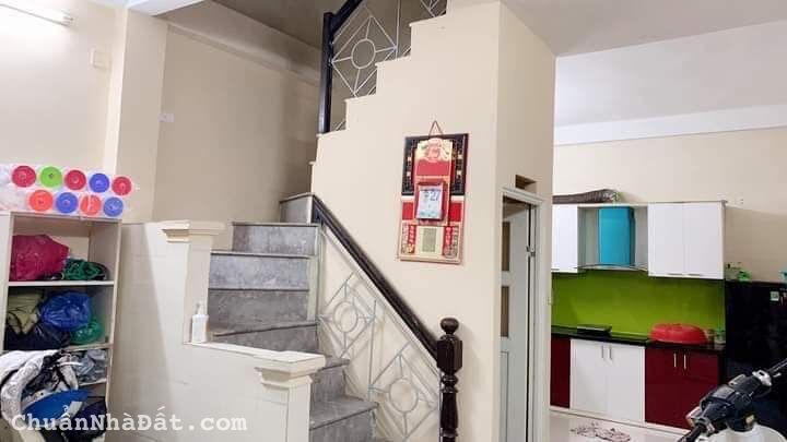 B.á.n đất tặng nhà phố Trần Thái Tông, Cầu Giấy, nhà khung cột chắc chắn, 45m2, 4 tầng, 5.5 tỷ