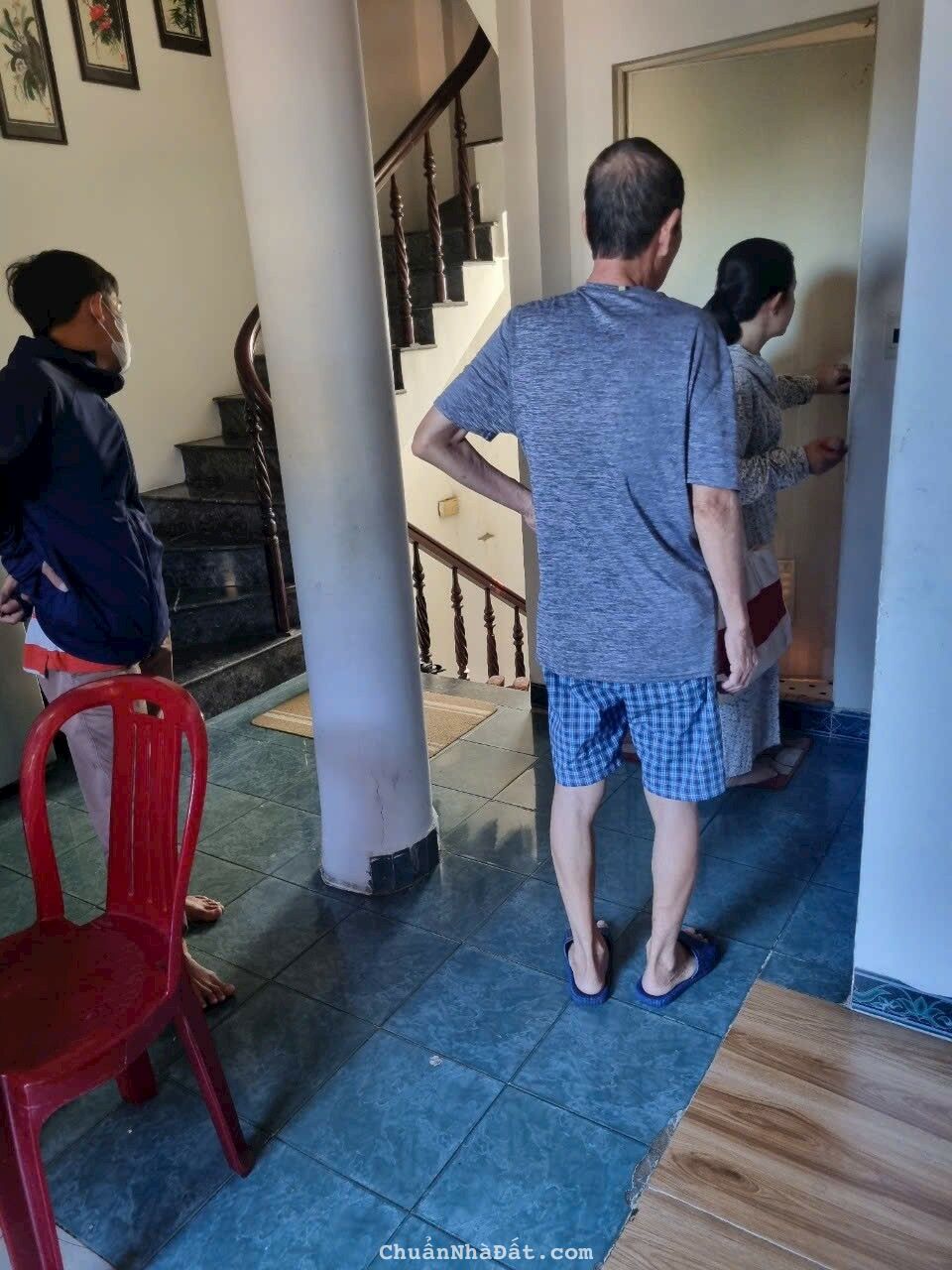 Gia đình cần tiền bán gấp căn nhà 4 tầng mặt tiền Ngô Quyền ( ĐỐI DIỆN CẦU RỒNG ) ⭐⭐⭐⭐⭐