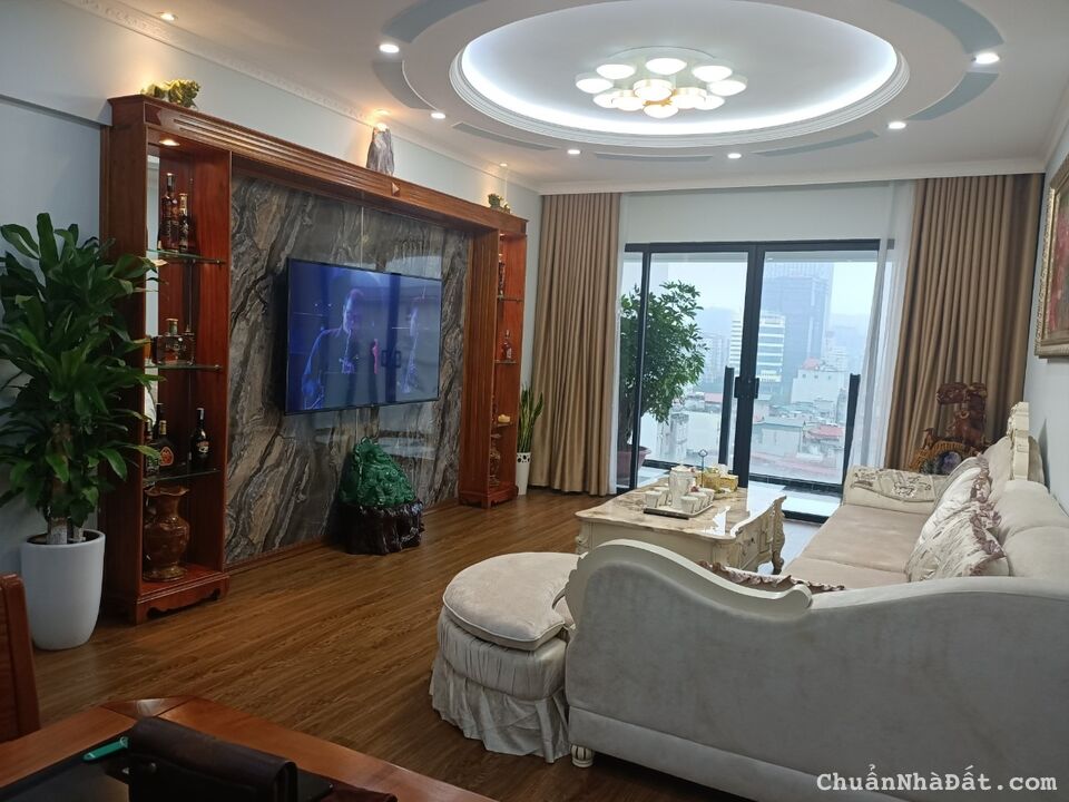 Bán căn hộ D11 Trần Thái Tông 3PN 2WC nhà đẹp giá 6.* tỷ LH 0356593622