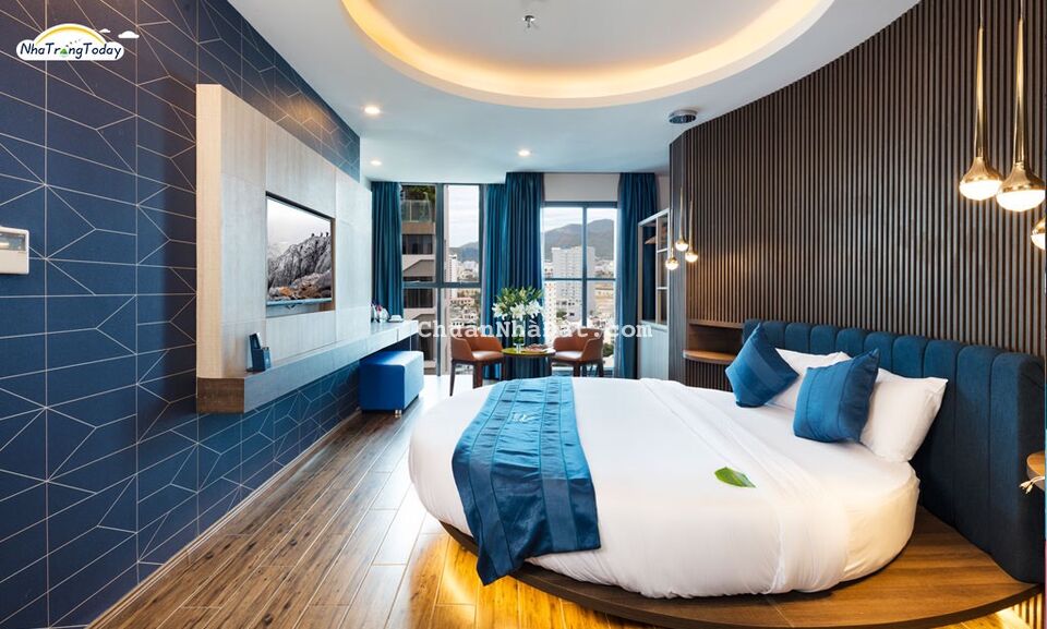 Bán khách sạn mặt Hẻm đầu đường Trần Quang Khải, Nha Trang. 160m2, 20 tầng 70 phòng, 90 tỷ.