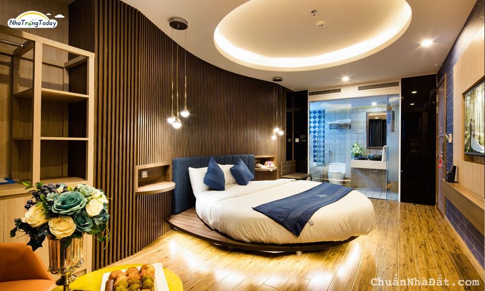 Bán khách sạn mặt Hẻm đầu đường Trần Quang Khải, Nha Trang. 160m2, 20 tầng 70 phòng, 90 tỷ.