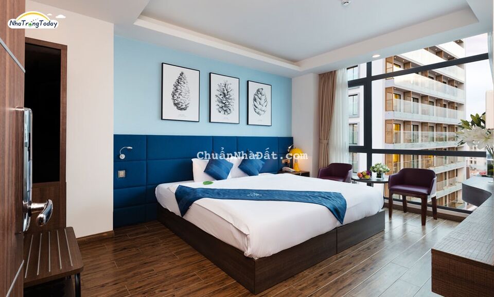 Bán khách sạn mặt Hẻm đầu đường Trần Quang Khải, Nha Trang. 160m2, 20 tầng 70 phòng, 90 tỷ.