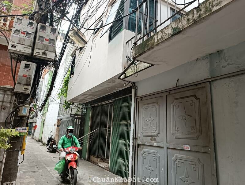 Cần bán gấp nhà mặt ngõ thông khu vực Vĩnh Hưng , DT 30 m2 , 5 tầng. 4,2 tỷ