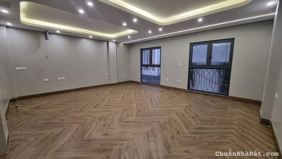 Bán nhà Nguyễn Chí Thanh, Đống Đa, gara ô tô, kinh doanh, thang máy 63m giá chỉ 19 tỷ