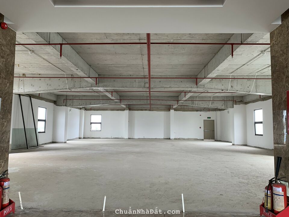 Free 2 tháng cho thuê rooftop tầng 8 