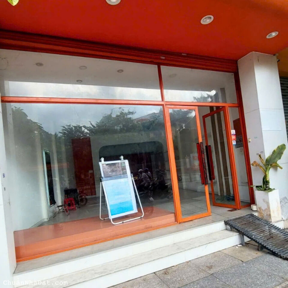 Em Cho Thuê Nhà  Mặt Tiền Lũy Bán Q. Tân Phú - Diện tích  : 120m2 