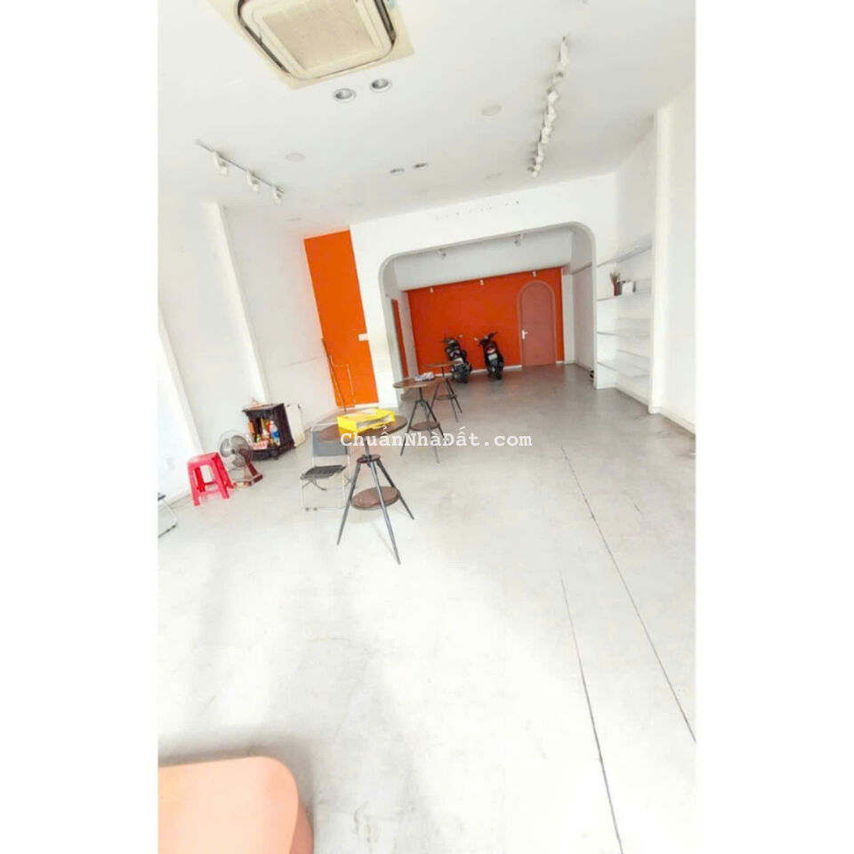 Em Cho Thuê Nhà  Mặt Tiền Lũy Bán Q. Tân Phú - Diện tích  : 120m2 