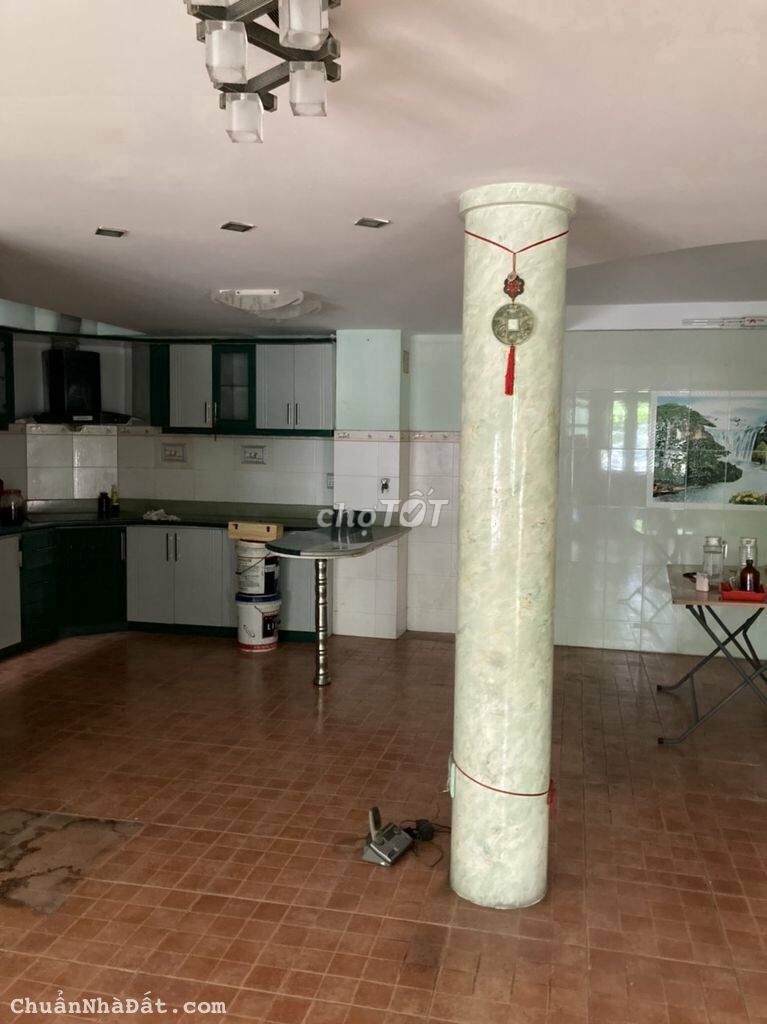 Cho thuê biệt phủ đường Hồng Lĩnh, phường 15, Quận 10. DTSD: 360m2