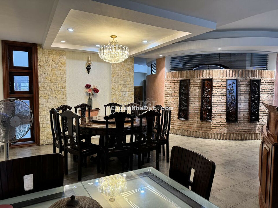 Cho thuê biệt thự đường Đinh Bộ Lĩnh, Phường 26, Quận Bình Thạnh.