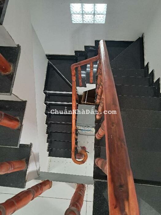 BÁN CĂN HỘ DỊCH VỤ QUẬN 7-80M2- NGANG 4,5M- 14 PHÒNG- DT 40Tr/THÁNG- NHỈNH 8 TỶ TL