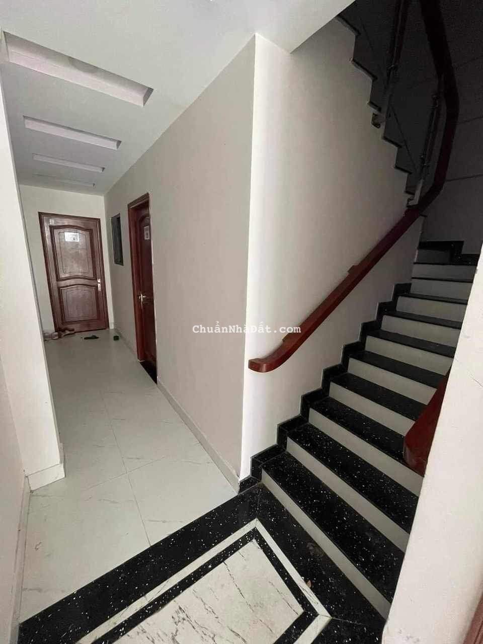 BÁN CĂN HỘ DỊCH VỤ Q7-CHỢ TÂN QUY- 4 TẦNG- OTO ĐỖ CỔNG- 16 PHÒNG-DT 40TR/THÁNG-NHỈNH 11 TỶ TL 