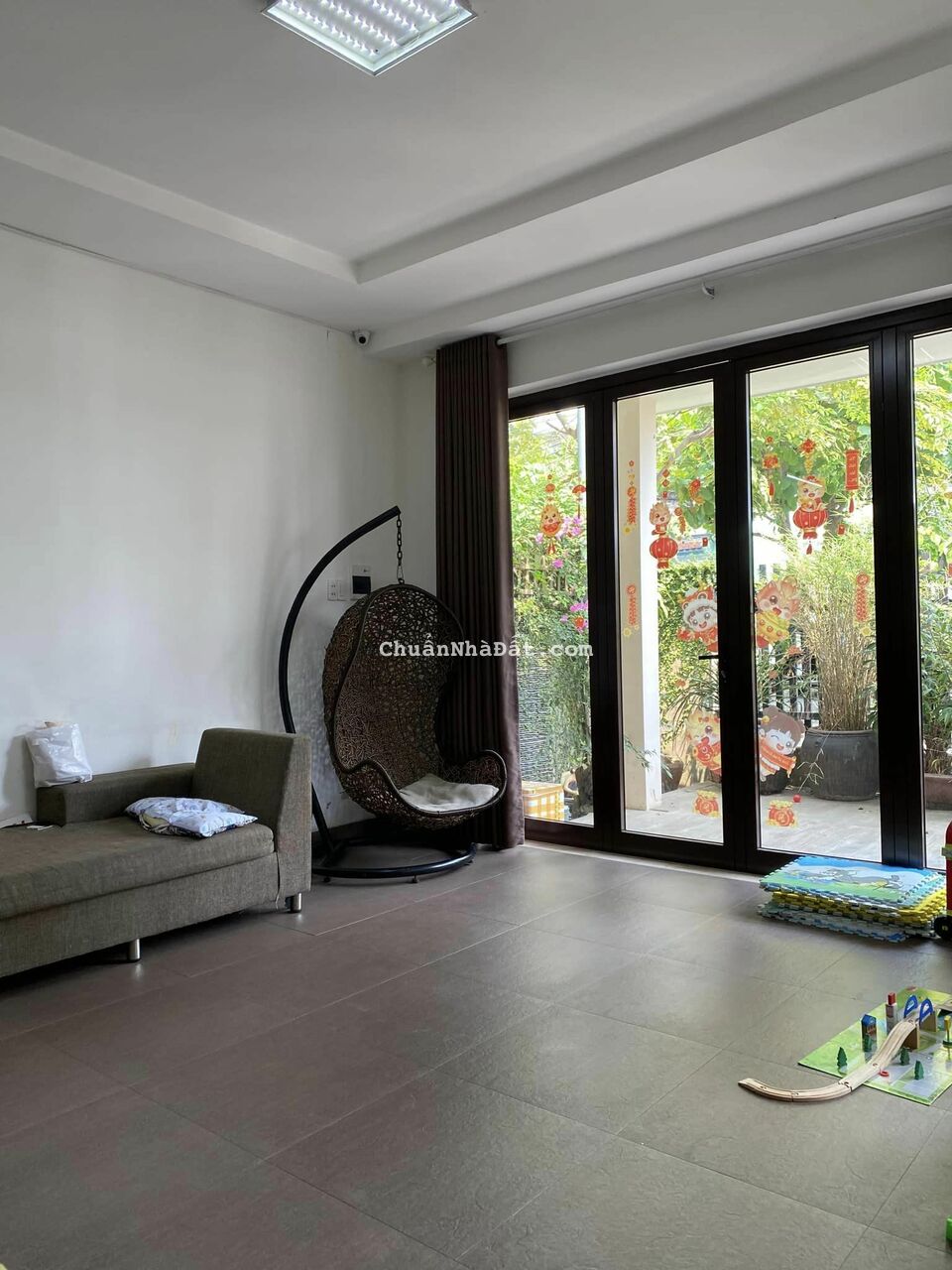 Bán Biệt thự Mini mặt tiền đường Bùi Viện, gần bờ sông Thăng Long. DT: 140 m2, giá: #9.8tỷ