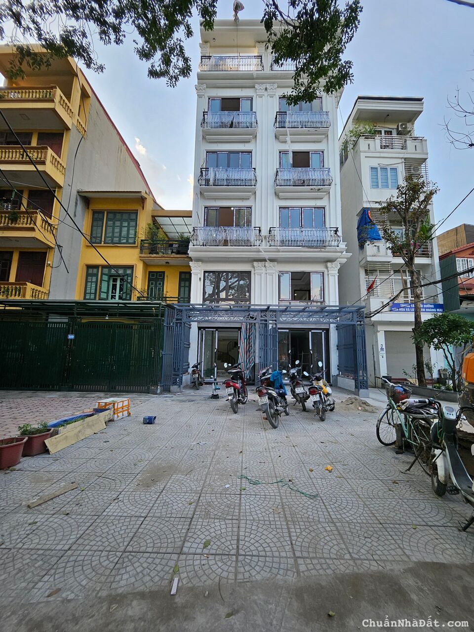 BÁN NHÀ PHỐ TÂN MAI - NGUYỄN CHÍNH HOÀNG MAI - 50M 6T MT 4M - 3 OTO TRÁNH NHÀ MỚI ĐẸP THANG MÁY