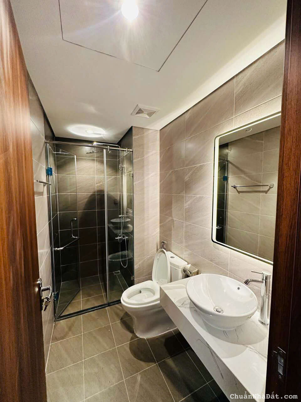 Cho thuê căn hộ tầng cao Bình Minh Garden A 75m2 2PN giá 9,5tr.