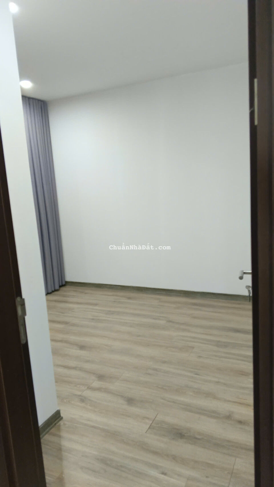 Cho thuê căn hộ Northern Diamond LB 100m2 3PN đồ cơ bản giá 12,5tr.