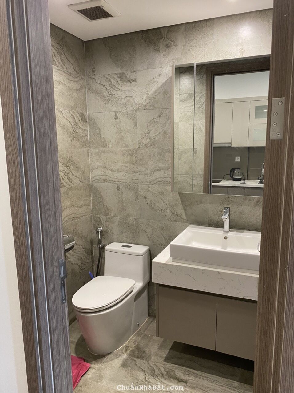 Cho thuê căn hộ studio Vinhomes Riverside 40m2 full đồ giá 9tr.