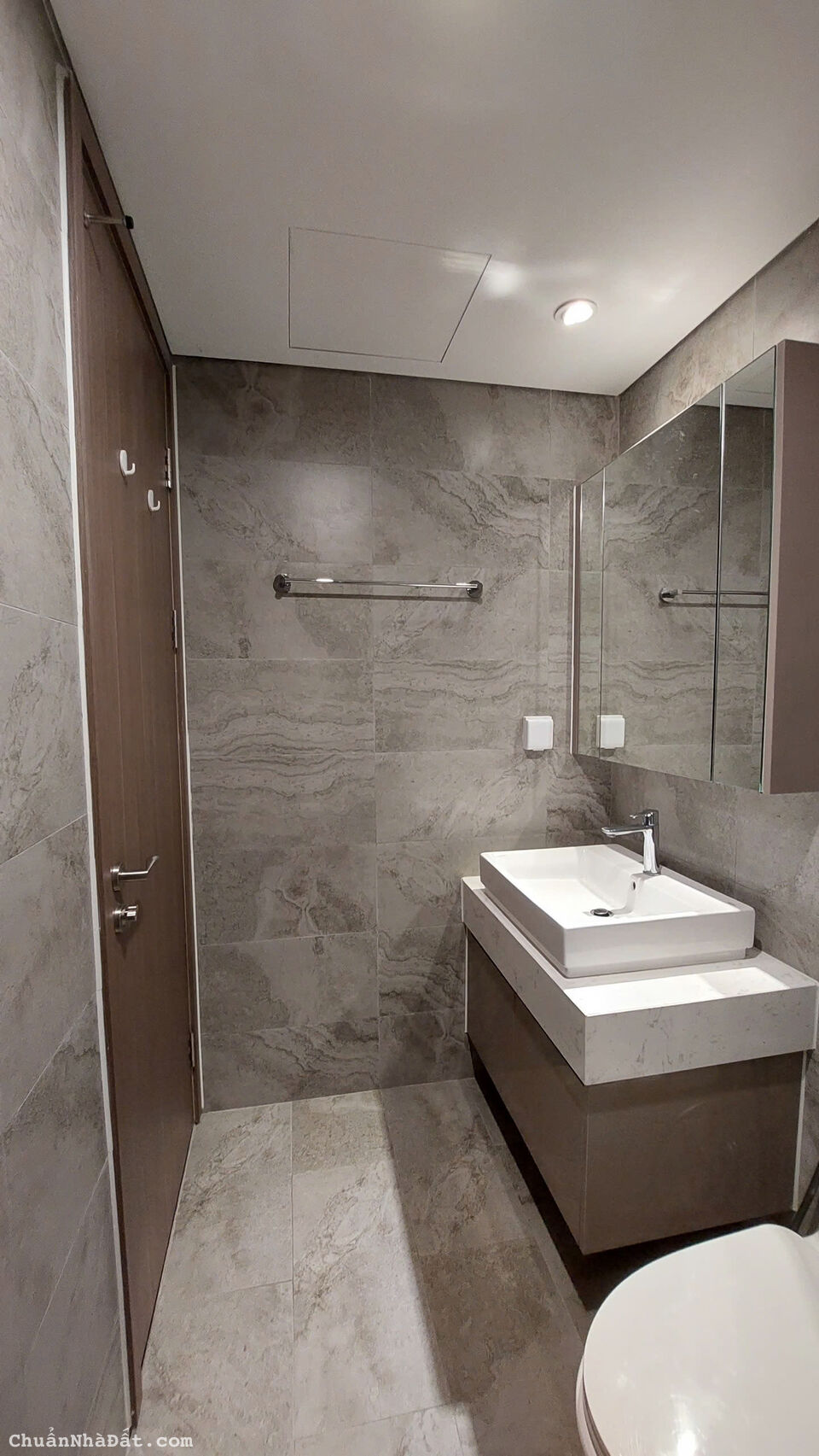 Cho thuê căn hộ 1n1k đủ đồ tại Vinhomes Riverside 11tr.