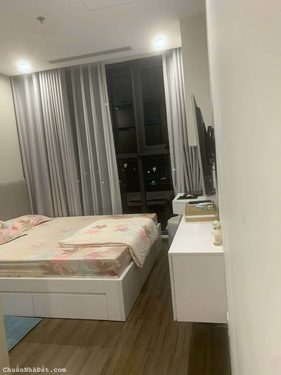 Cho thuê căn hộ Vinhomes Riveride 65m2 2PN full đồ giá 17tr.