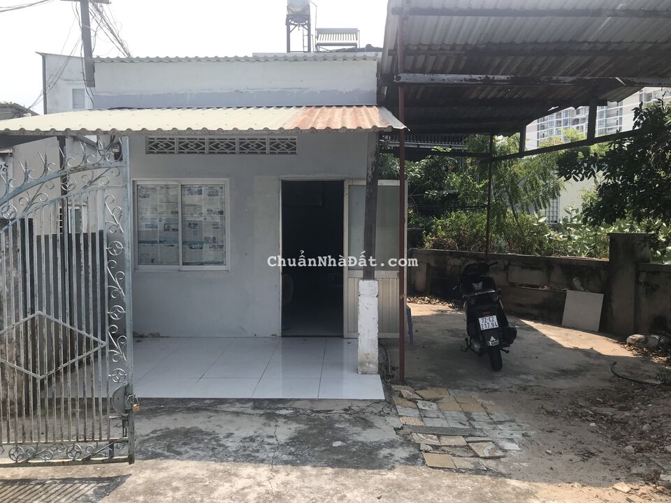nhà trọ biệt lập 50m2 , công trình phụ đầy đủ , sân rộng rãi thoáng mát , cách biển Long Cung 100m 