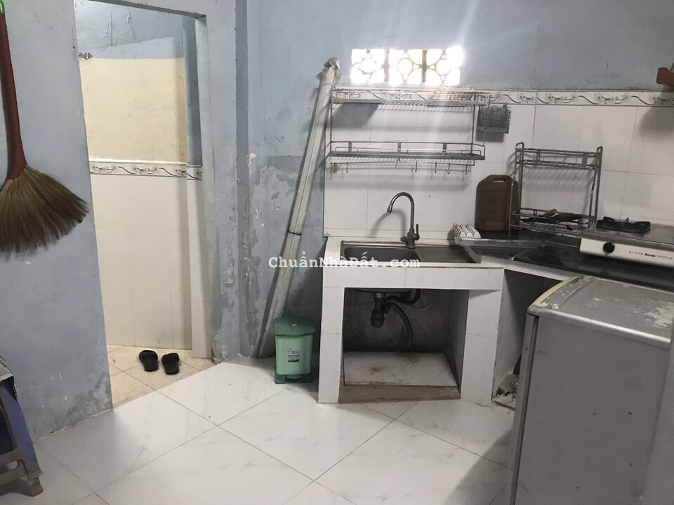 nhà trọ biệt lập 50m2 , công trình phụ đầy đủ , sân rộng rãi thoáng mát , cách biển Long Cung 100m 