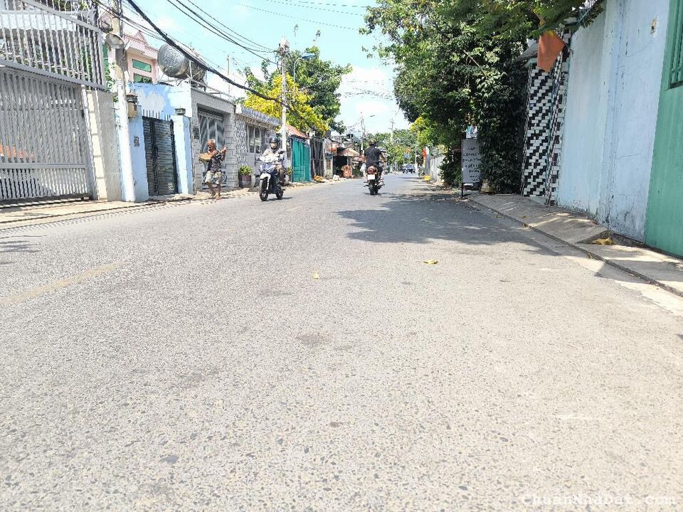 Bán gấp nhà 2 tầng 87.7 m2 (ngang 8mx10.9m) mặt tiền đường Quận 2, Thủ Đức, Giá 11.8 tỉ.