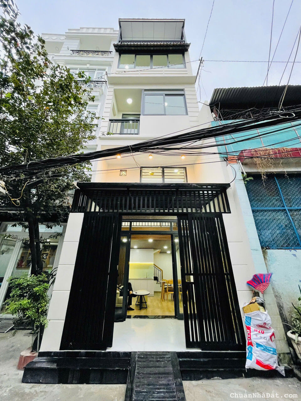   Nhà mới 4 tầng, đầy đủ công năng, đường Hoàng Hoa Thám, chỉ 5,25 tỷ.