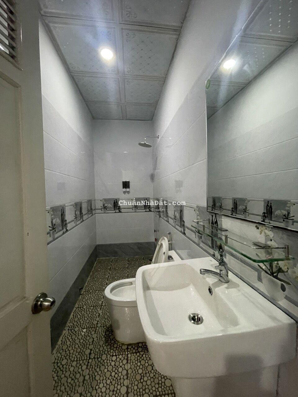 Bán khách sạn Gò Vấp - Doanh thu 250 triệu/tháng - Giá bán giảm 28 tỷ còn 25 tỷ TL ~ lợi nhuận 10%/