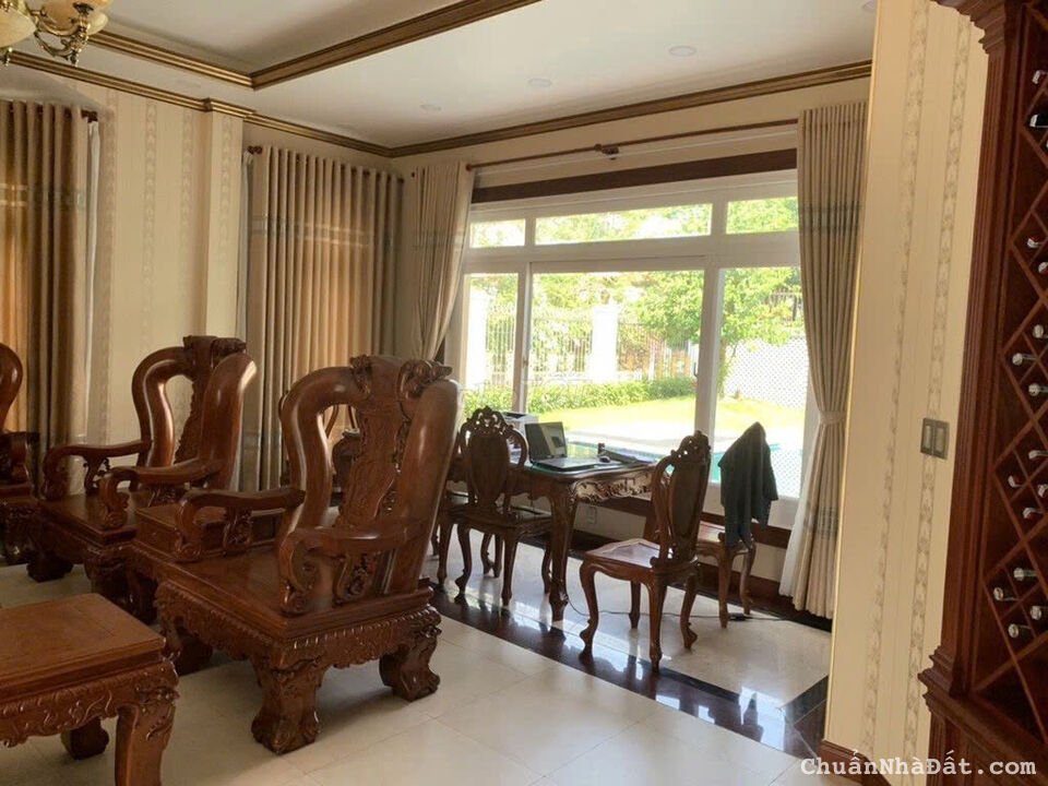 Cho thuê biệt thự sân vườn hồ bơi, Thạnh Mỹ Lợi, TP. Thủ Đức 650m2. Gồm 2 tầng. 6PN, 6WC.