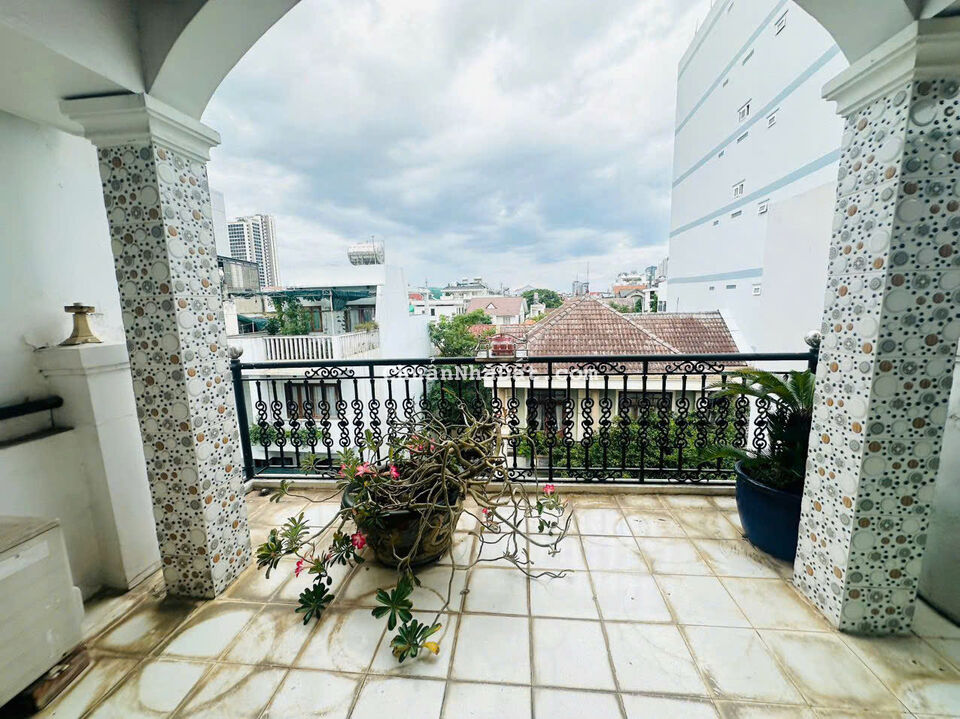 Cho thuê MT Nguyễn Bá Huân. Thảo Điền. Quận 2  5 tầng, 7 phòng 7 toilet đầy đủ nội thất 