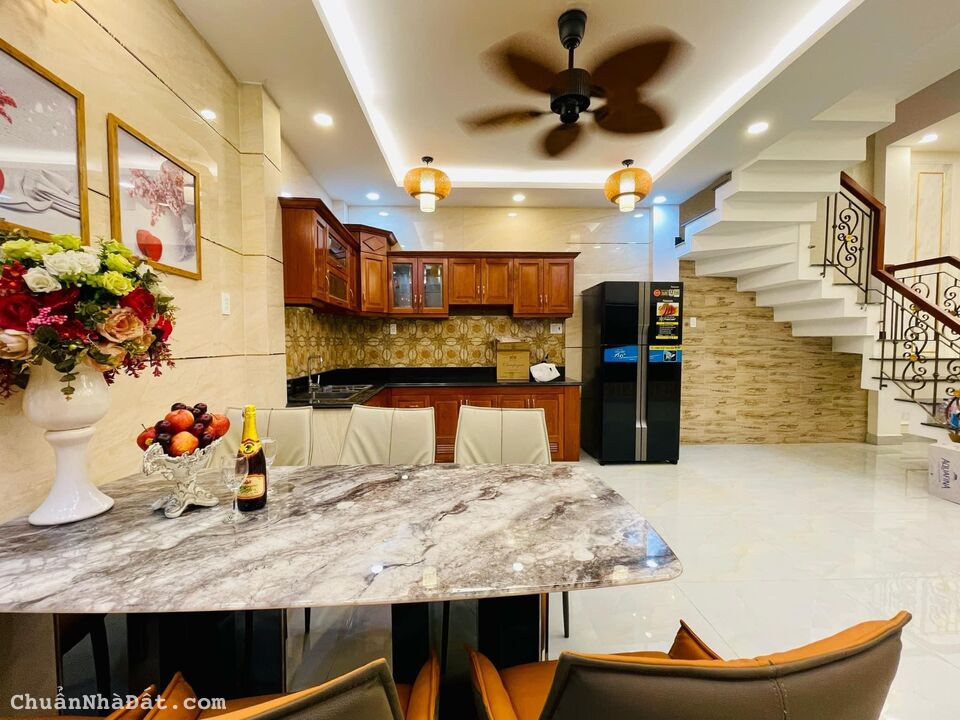 Gấp! Bán nhà 3 lầu 40m2 đường Lê Hồng Phong, Q5 giá 2ty00Gần bệnh viện Nhiệt Đới. Cho thuê 10 triệu