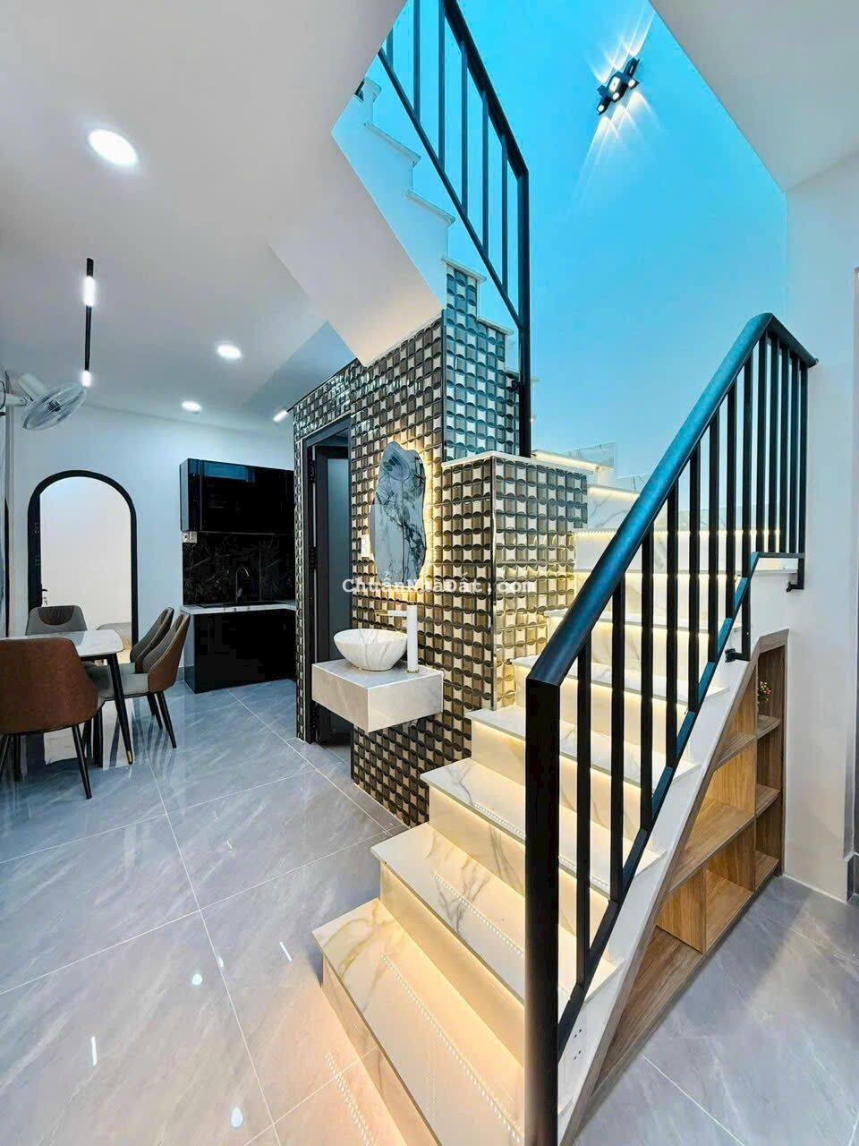 Ngộp! Bán nhà 33m2 Lê Trực,Bình Thạnh giá 1tỷ990.Gần Chung cư 21/12.Hẻm 5m.Sổ riêng.