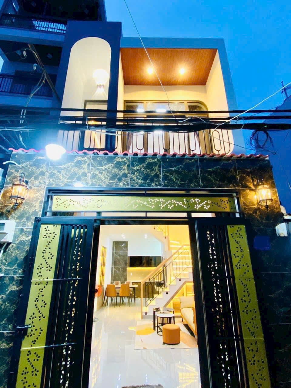 Chính chủ bán nhà 39m2 Quốc Lộ 13,Bình Thạnh giá 1tỷ990. Gần bến xe Miền Đông. Hẻm 8m. Sẵn sổ.