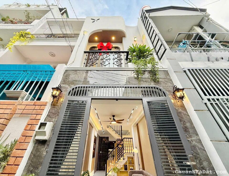 Cần bán nhà 34m2 xây 2 tầng đường Hậu Giang, Q6 giá 1tỷ850. Gần Chợ Lớn, hẻm 5m. Sổ hồng riêng