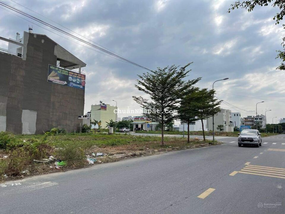 Bán lô đất siêu đẹp 80m2 tại Bình Thạnh chỉ với giá 2 tỷ đã có thể sở hữu, hẻm 5m, có sổ hồng tươi. Bán lô đất siêu đẹp 80m2 tại Bình Thạnh chỉ với giá 2 tỷ đã có thể sở hữu, hẻm 5m, có sổ hồng tươi.