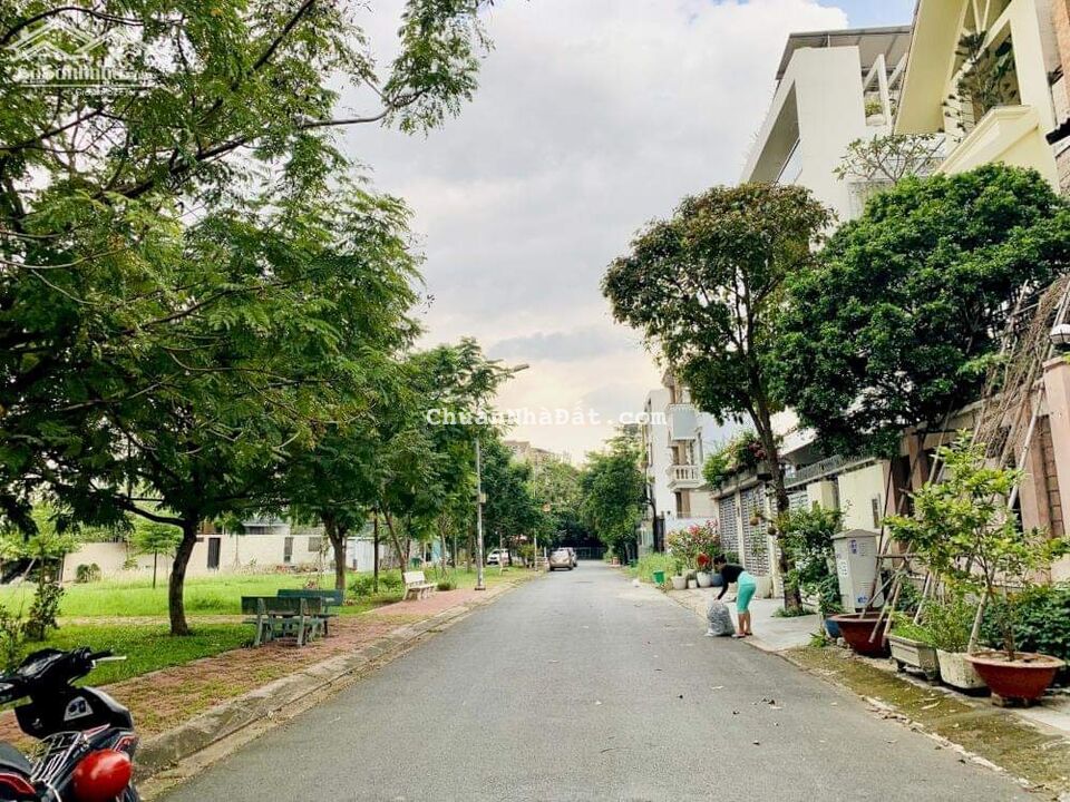 Bán lô đất siêu đẹp 80m2 tại Bình Thạnh chỉ với giá 2 tỷ đã có thể sở hữu, hẻm 5m, có sổ hồng tươi. Bán lô đất siêu đẹp 80m2 tại Bình Thạnh chỉ với giá 2 tỷ đã có thể sở hữu, hẻm 5m, có sổ hồng tươi.