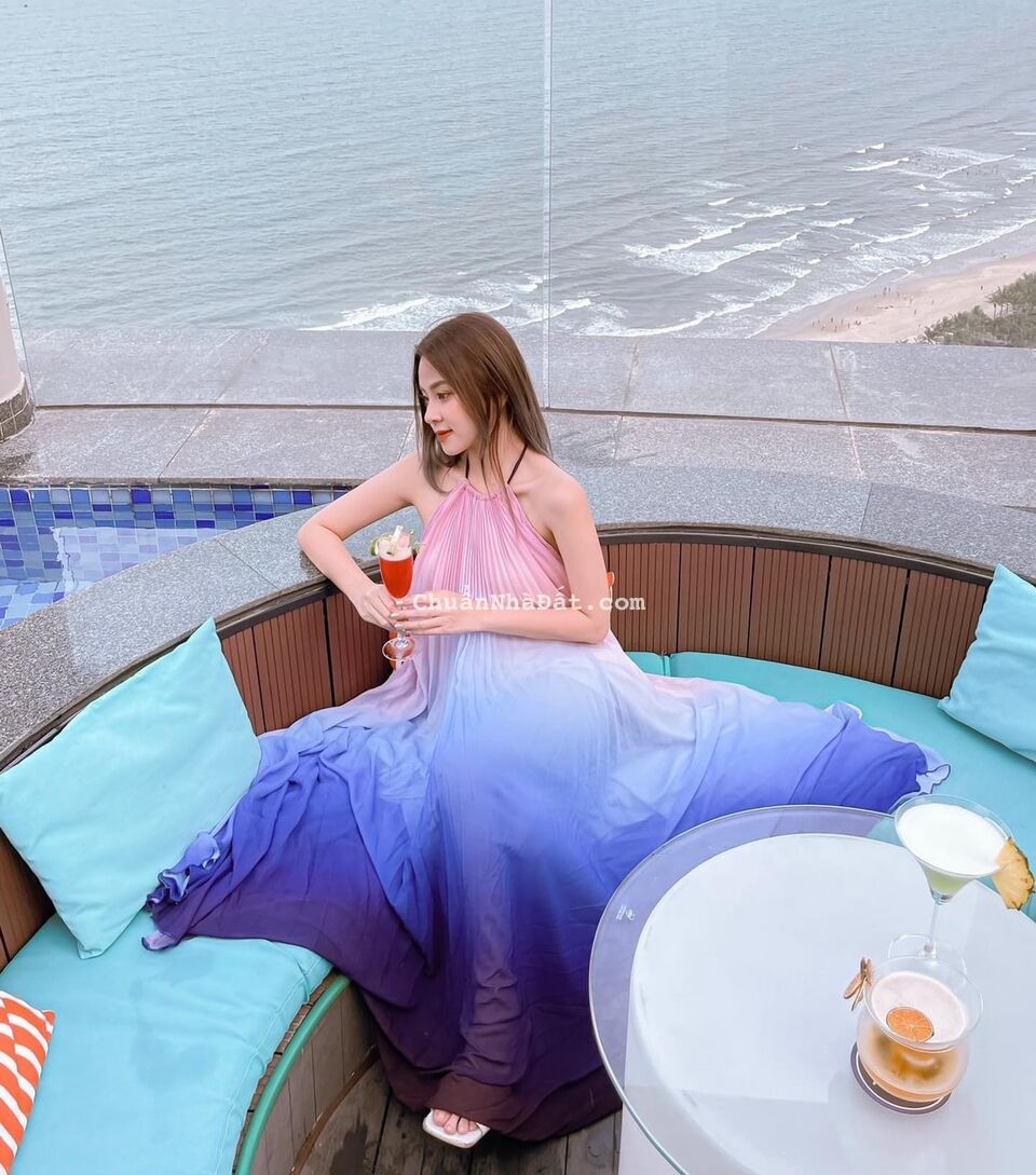 CC cần bán gấp căn hộ 2PN full nội thất, tầng cao, view biển Mỹ Khê, giá chỉ từ 4tỷxxx