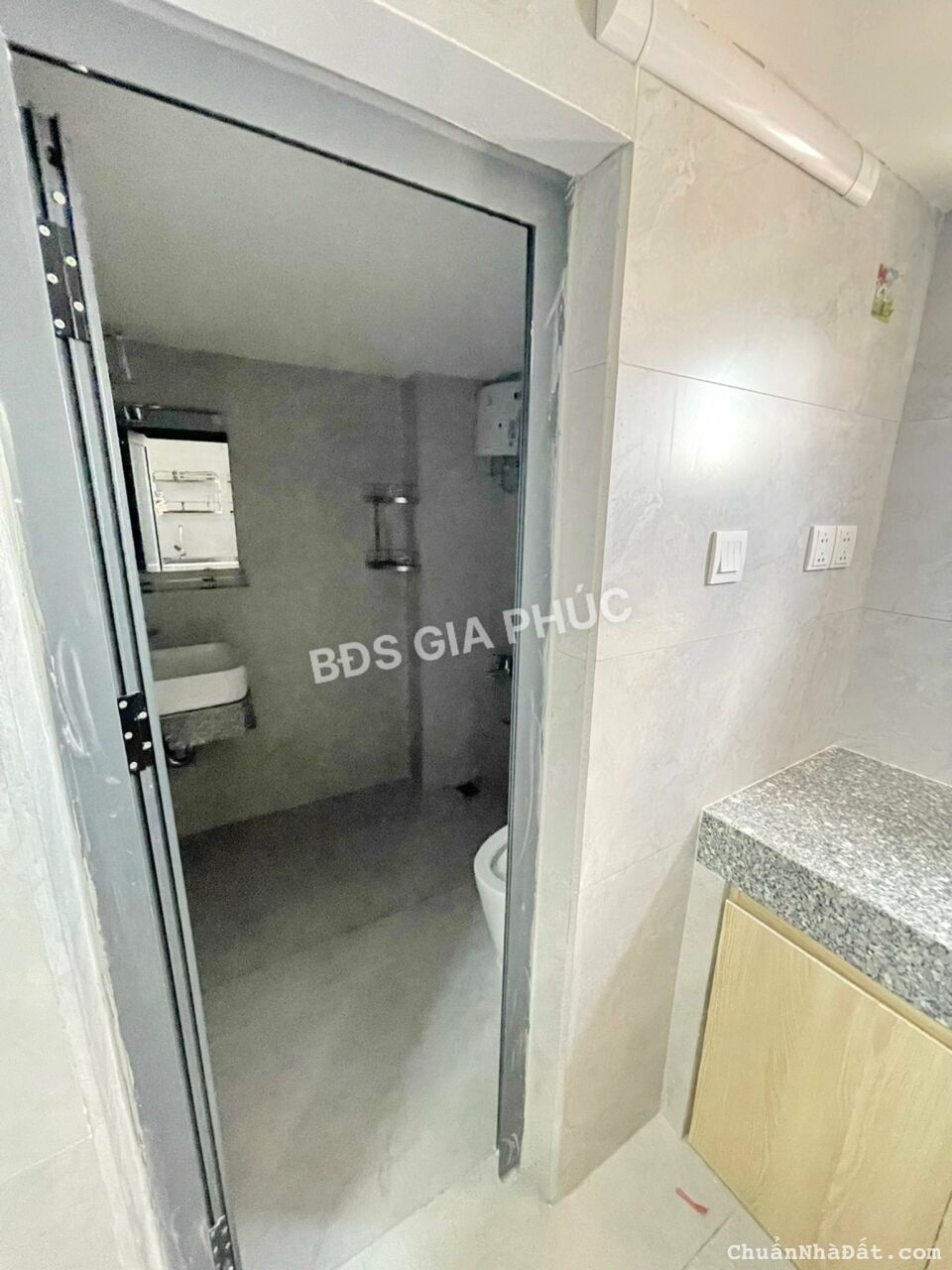 BÁN GẤP CHDV CAO CẤP MẶT TIỀN LÂM VĂN BỀN Q7