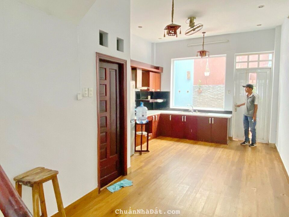 CẦN CHO THUÊ NAHF NGUYÊN CĂN  MẶT TIỀN ĐƯỜNG SỐ Q7 