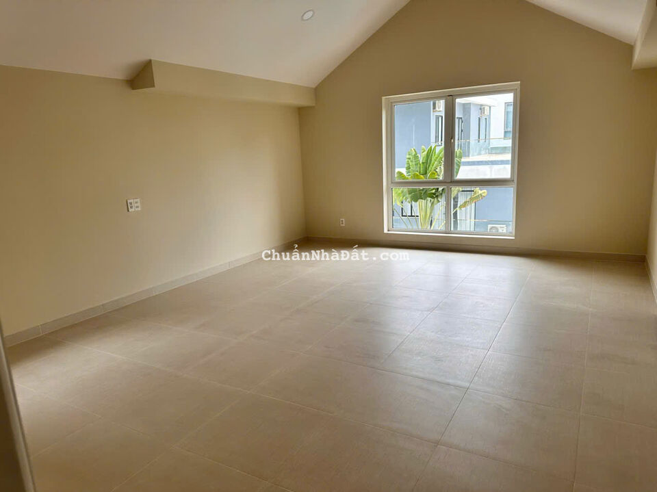 Cho thuê Biệt thự Hồ bơi sân vườn Khu Compound Thảo Điền, Quận 2, 630m2, 3 tầng giá 5$