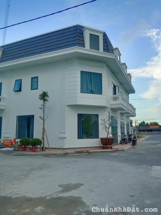 Bán nhà mới xây 2 tấm 183m2 mặt tiền QL1A