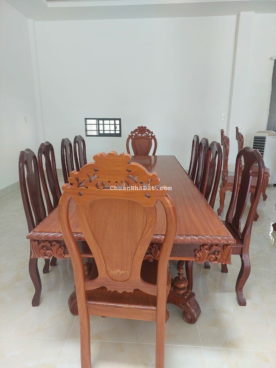 Bán nhà 1 trệt 1 lầu có sẵn nội thất gần chợ Tân Hiệp